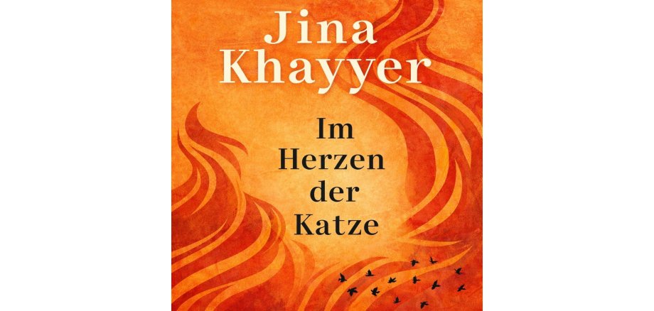 Illustratives Buchcover von „Im Herzen der Katze“ von Jina Khayyer: Orange-roter Hintergrund mit abstrakten Flammenmotiven, Titel und Autorinnenname in schwarzer Schrift.