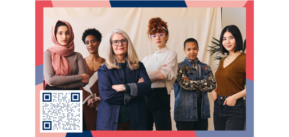 Fünf Frauen unterschiedlichen Alters und verschiedener Herkunft stehen selbstbewusst nebeneinander und blicken in die Kamera. Das Bild symbolisiert Vielfalt und berufliche Perspektiven für Frauen.